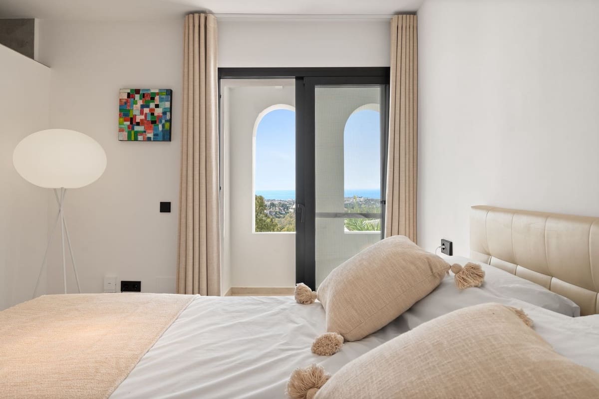 5 bedroom Villa for sale in Nueva Andalucia with pool garage - € 4,950,000 (Ref: 9571778)