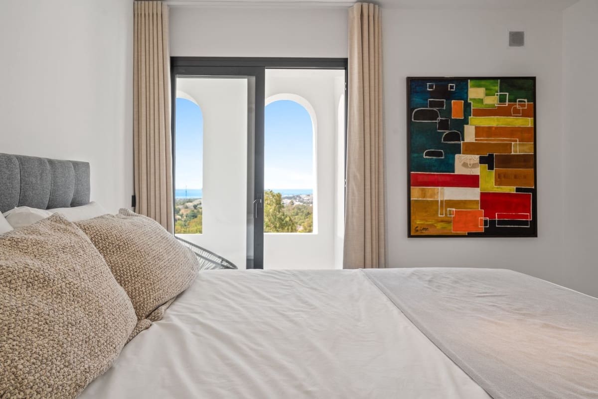 5 bedroom Villa for sale in Nueva Andalucia with pool garage - € 4,950,000 (Ref: 9571778)