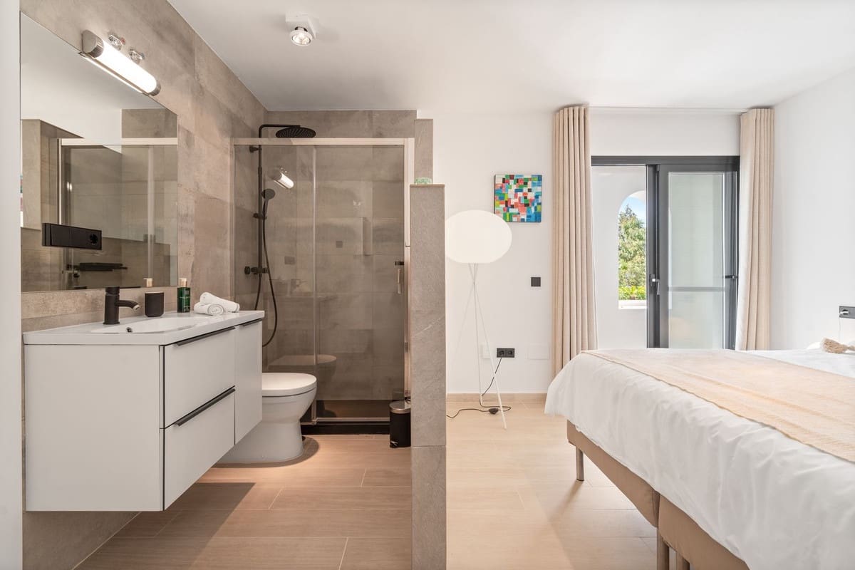 5 bedroom Villa for sale in Nueva Andalucia with pool garage - € 4,950,000 (Ref: 9571778)