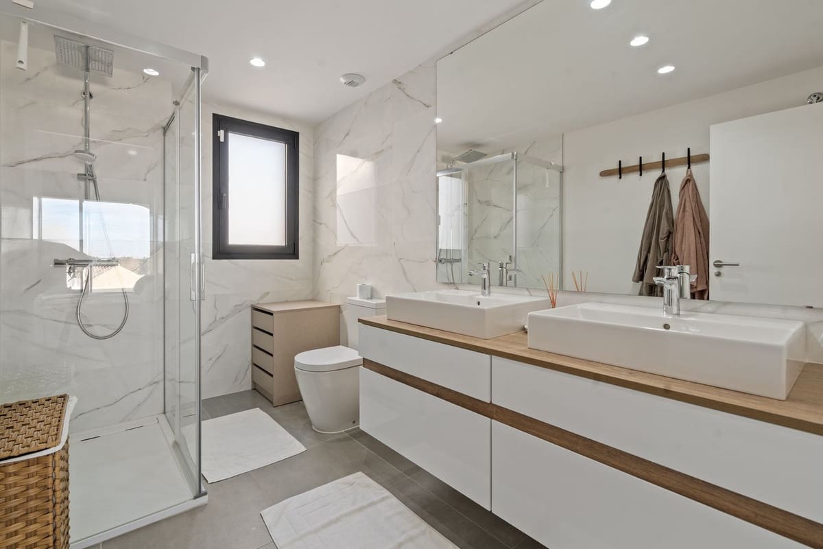 3 sypialnia Penthouse na sprzedaż w Estepona z basenem garażem - 925 000 € (Ref: 9571779)