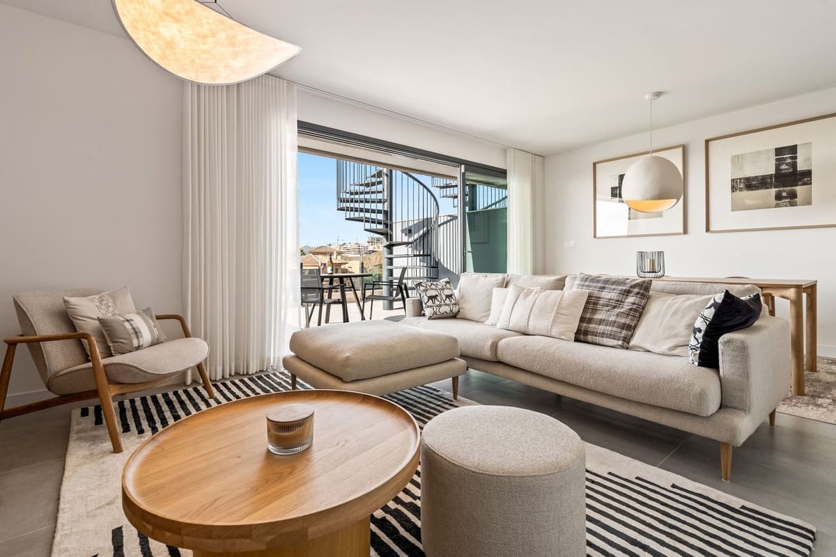 3 sypialnia Penthouse na sprzedaż w Estepona z basenem garażem - 925 000 € (Ref: 9571779)