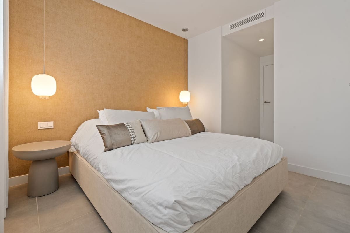 3 sypialnia Penthouse na sprzedaż w Estepona z basenem garażem - 925 000 € (Ref: 9571779)