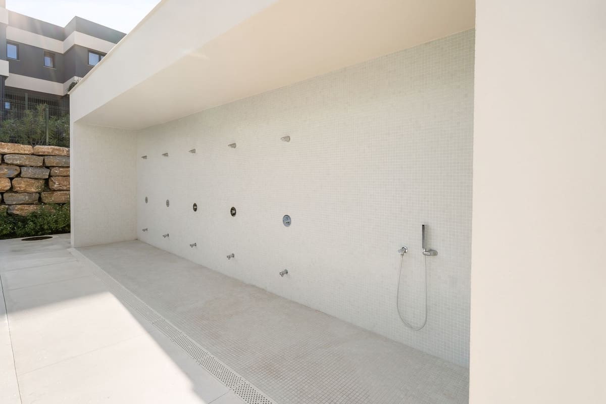 3 sypialnia Penthouse na sprzedaż w Estepona z basenem garażem - 925 000 € (Ref: 9571779)