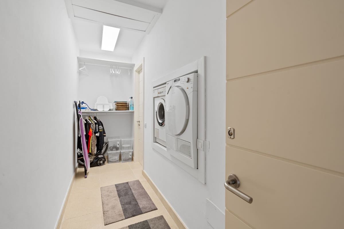 3 soveværelse Lejlighed til salg i Los Flamingos med swimmingpool garage - € 1.250.000 (Ref: 9571782)