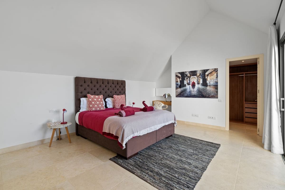 3 bedroom Apartment for sale in Los Flamingos with pool garage - € 1,250,000 (Ref: 9571782)