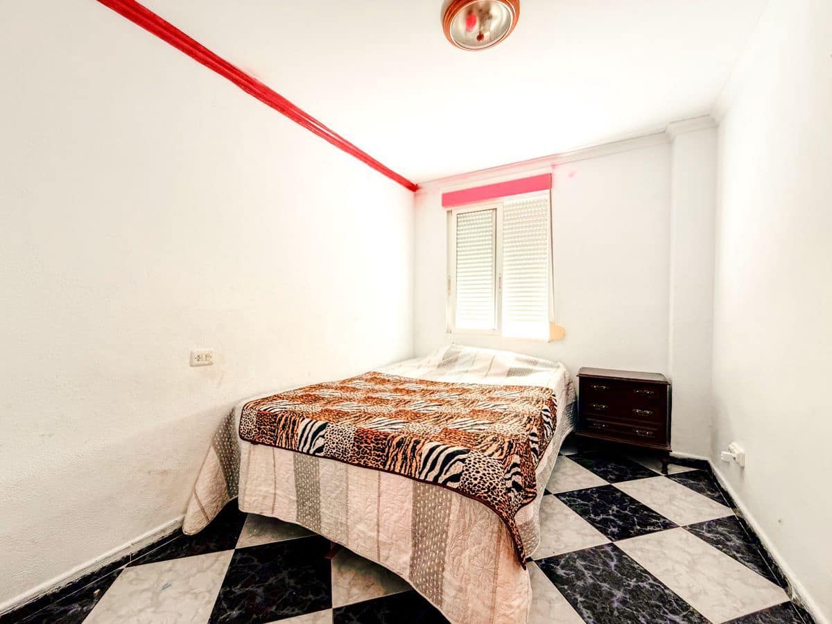 Apartamento de 3 habitaciones en Oliva en venta - 125.000 € (Ref: 10184220)