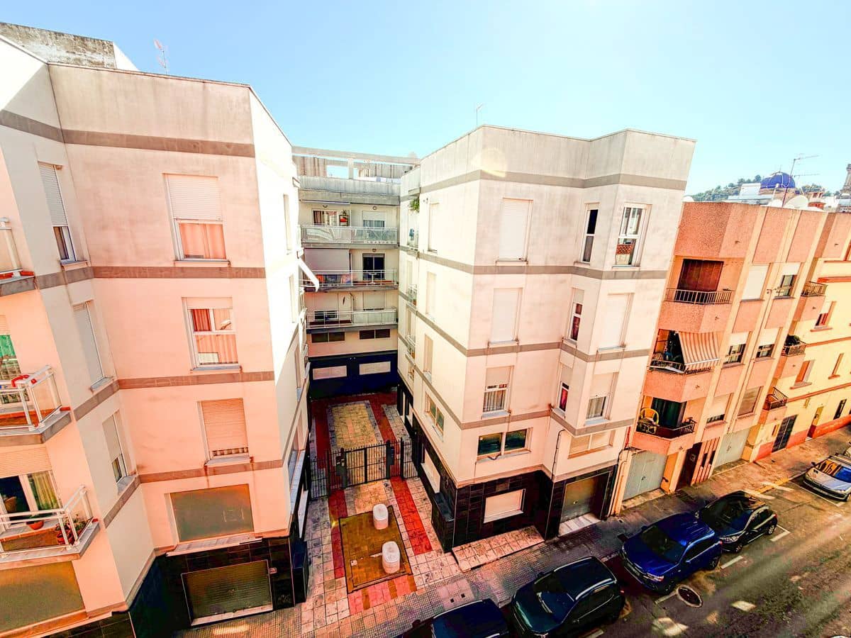 Apartamento de 3 habitaciones en Oliva en venta - 125.000 € (Ref: 10184220)