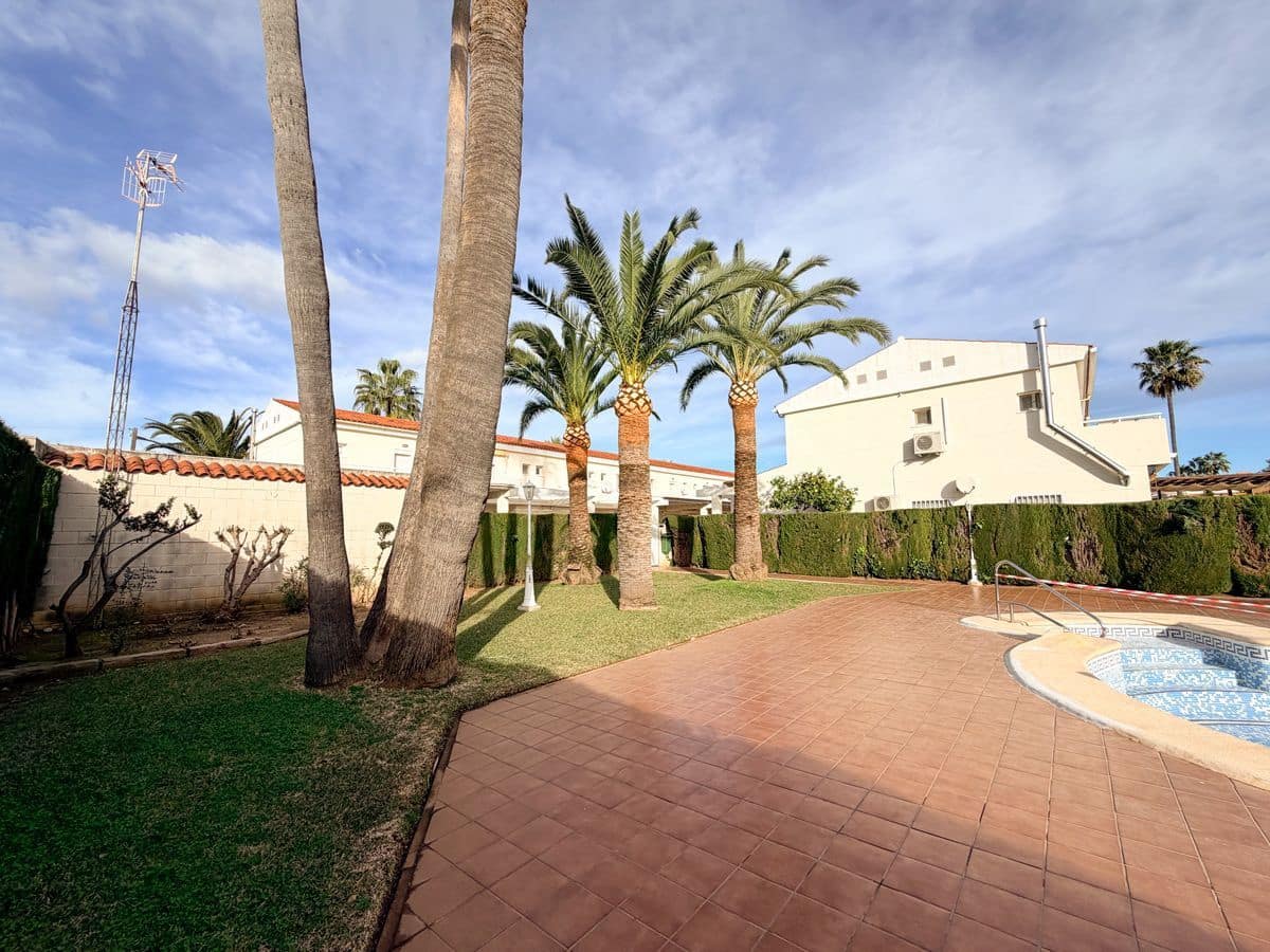 2 soverom Kjedet enebolig til salgs i Els Poblets med svømmebasseng garasje - € 258 000 (Ref: 9554631)