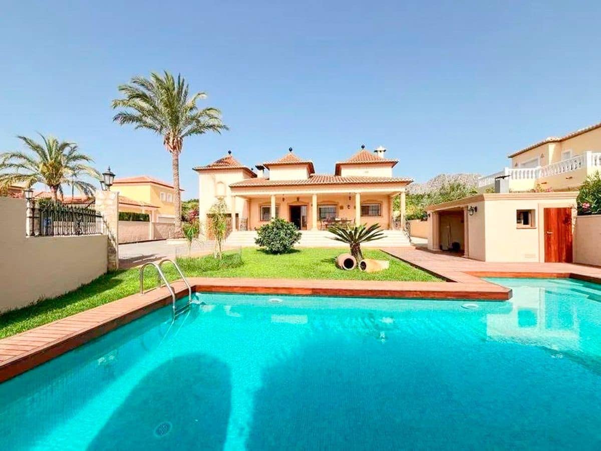 4 sypialnia Willa na sprzedaż w Beniarbeig z basenem garażem - 790 000 € (Ref: 9585489)