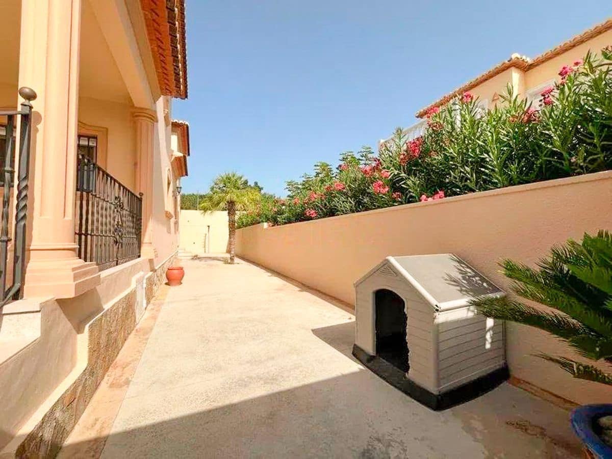 4 sypialnia Willa na sprzedaż w Beniarbeig z basenem garażem - 790 000 € (Ref: 9585489)