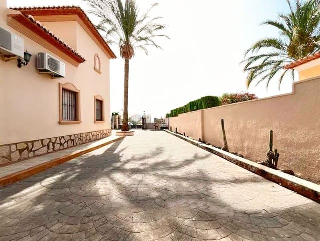 4 sypialnia Willa na sprzedaż w Beniarbeig z basenem garażem - 790 000 € (Ref: 9585489)