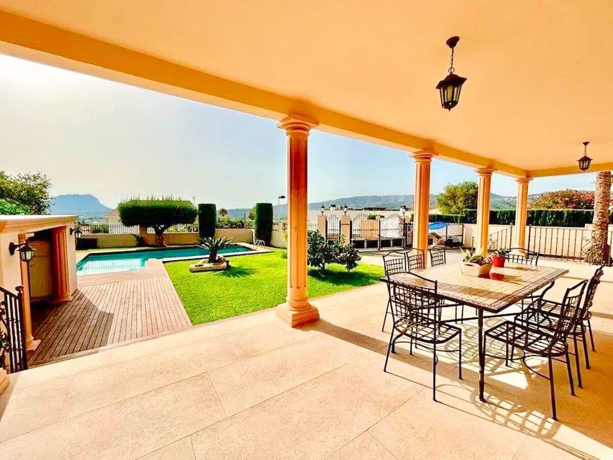 4 sypialnia Willa na sprzedaż w Beniarbeig z basenem garażem - 790 000 € (Ref: 9585489)