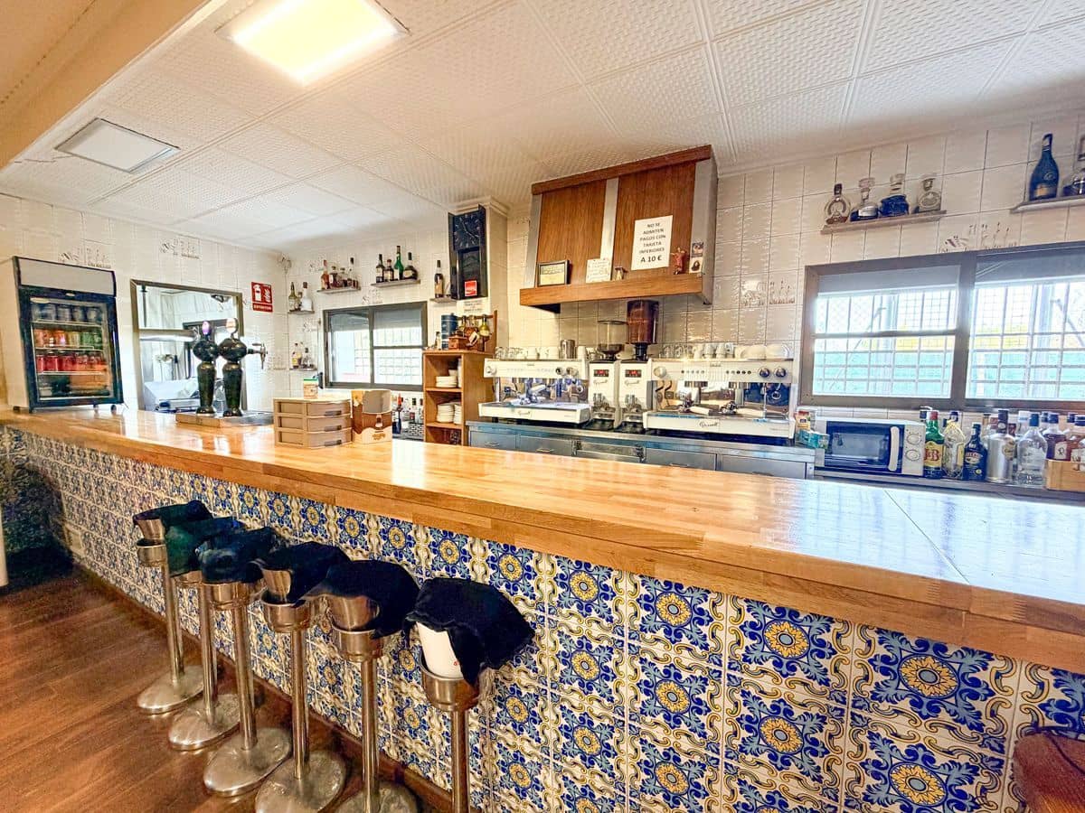 6 bedroom Commercial for sale in Sueca with garage - € 1,990,000 (Ref: 9610861)