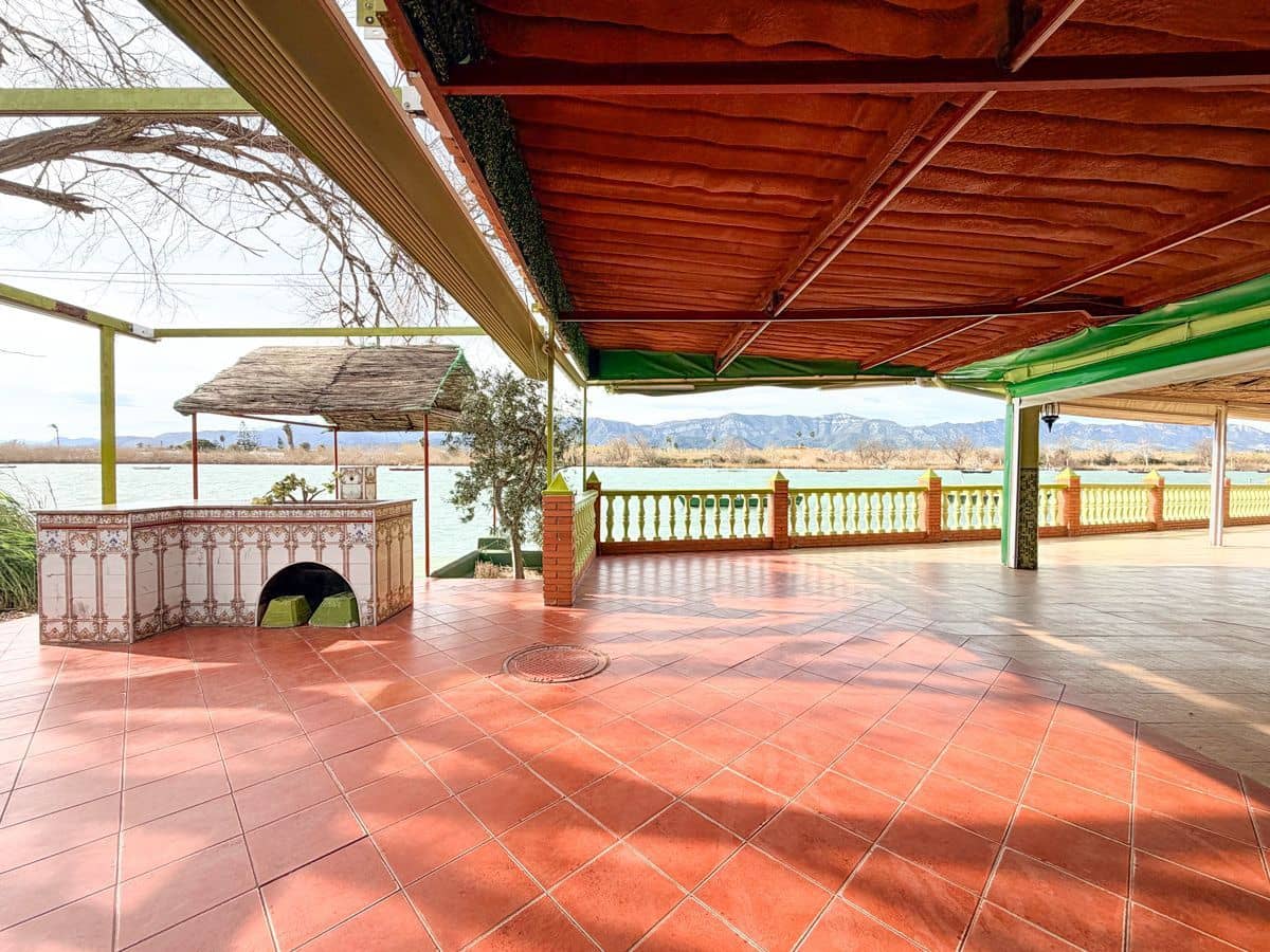 6 bedroom Commercial for sale in Sueca with garage - € 1,990,000 (Ref: 9610861)