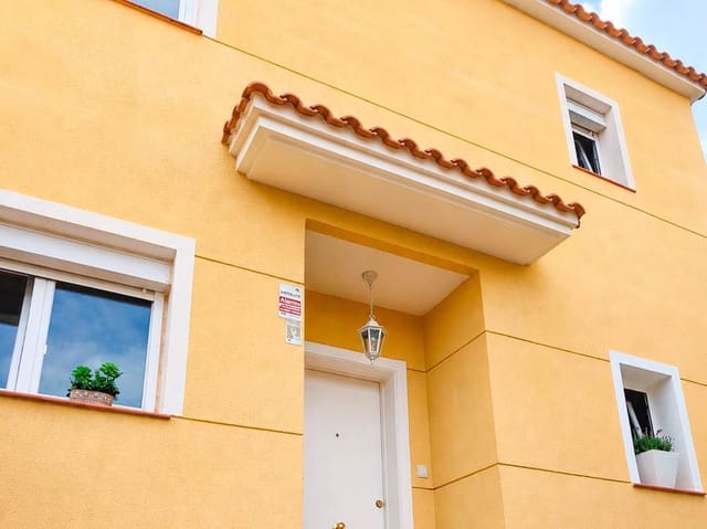 4 bedroom Villa for sale in La Nucia with pool garage - € 565,000 (Ref: 9889770)