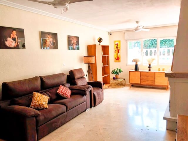 4 bedroom Villa for sale in La Nucia with pool garage - € 565,000 (Ref: 9889770)