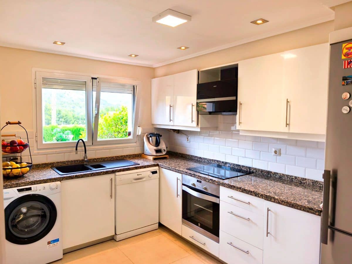 4 Zimmer Villa zu verkaufen in La Nucia mit Pool Garage - 565.000 € (Ref: 9889770)
