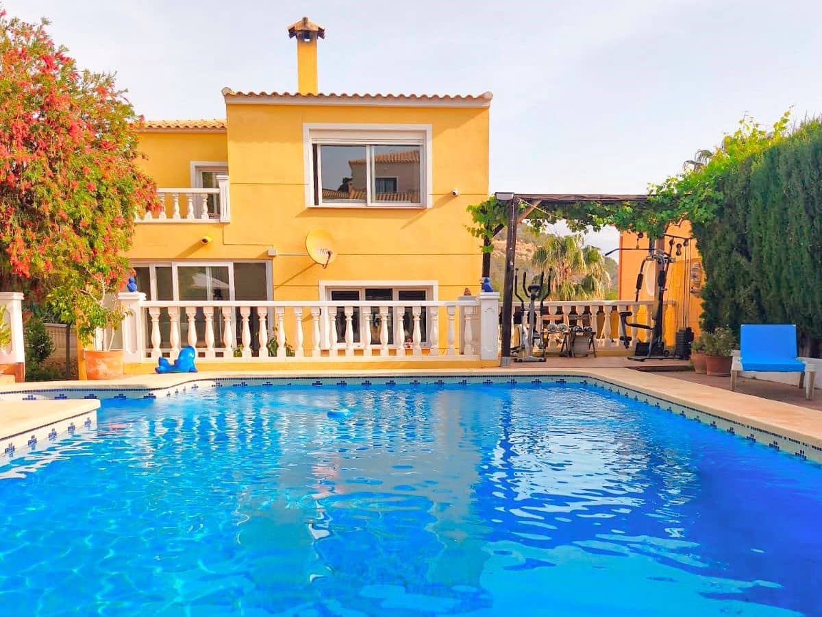 4 Zimmer Villa zu verkaufen in La Nucia mit Pool Garage - 565.000 € (Ref: 9889770)