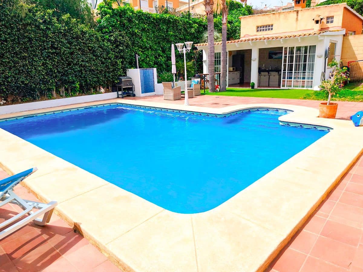 4 Zimmer Villa zu verkaufen in La Nucia mit Pool Garage - 565.000 € (Ref: 9889770)