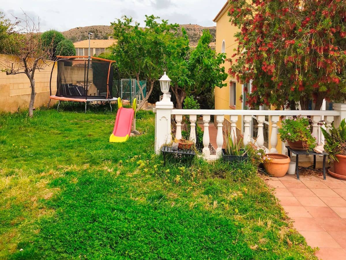 4 Zimmer Villa zu verkaufen in La Nucia mit Pool Garage - 565.000 € (Ref: 9889770)