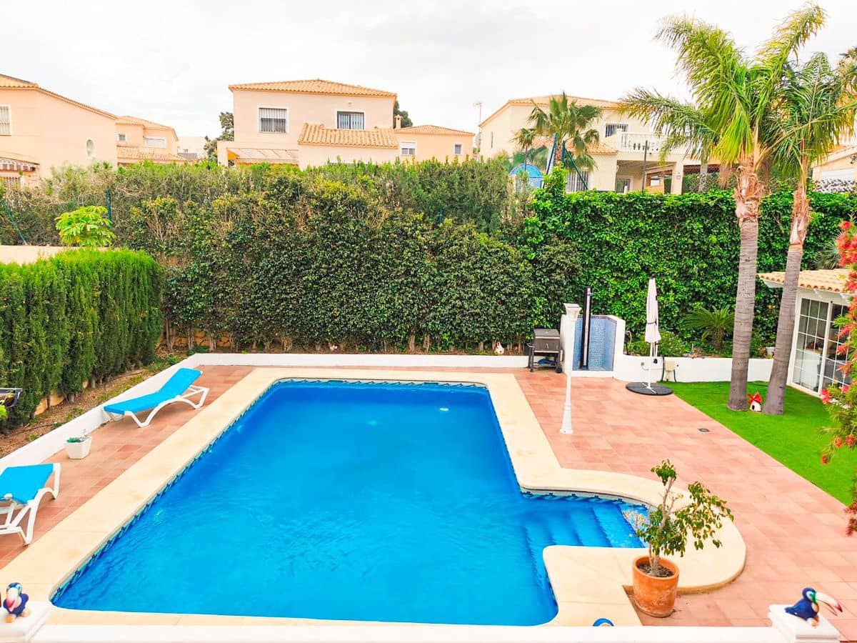 4 Zimmer Villa zu verkaufen in La Nucia mit Pool Garage - 565.000 € (Ref: 9889770)