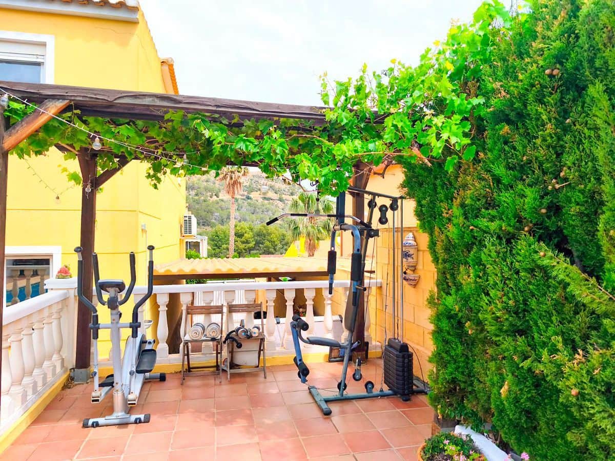 4 Zimmer Villa zu verkaufen in La Nucia mit Pool Garage - 565.000 € (Ref: 9889770)