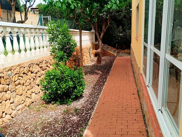 4 bedroom Villa for sale in La Nucia with pool garage - € 565,000 (Ref: 9889770)