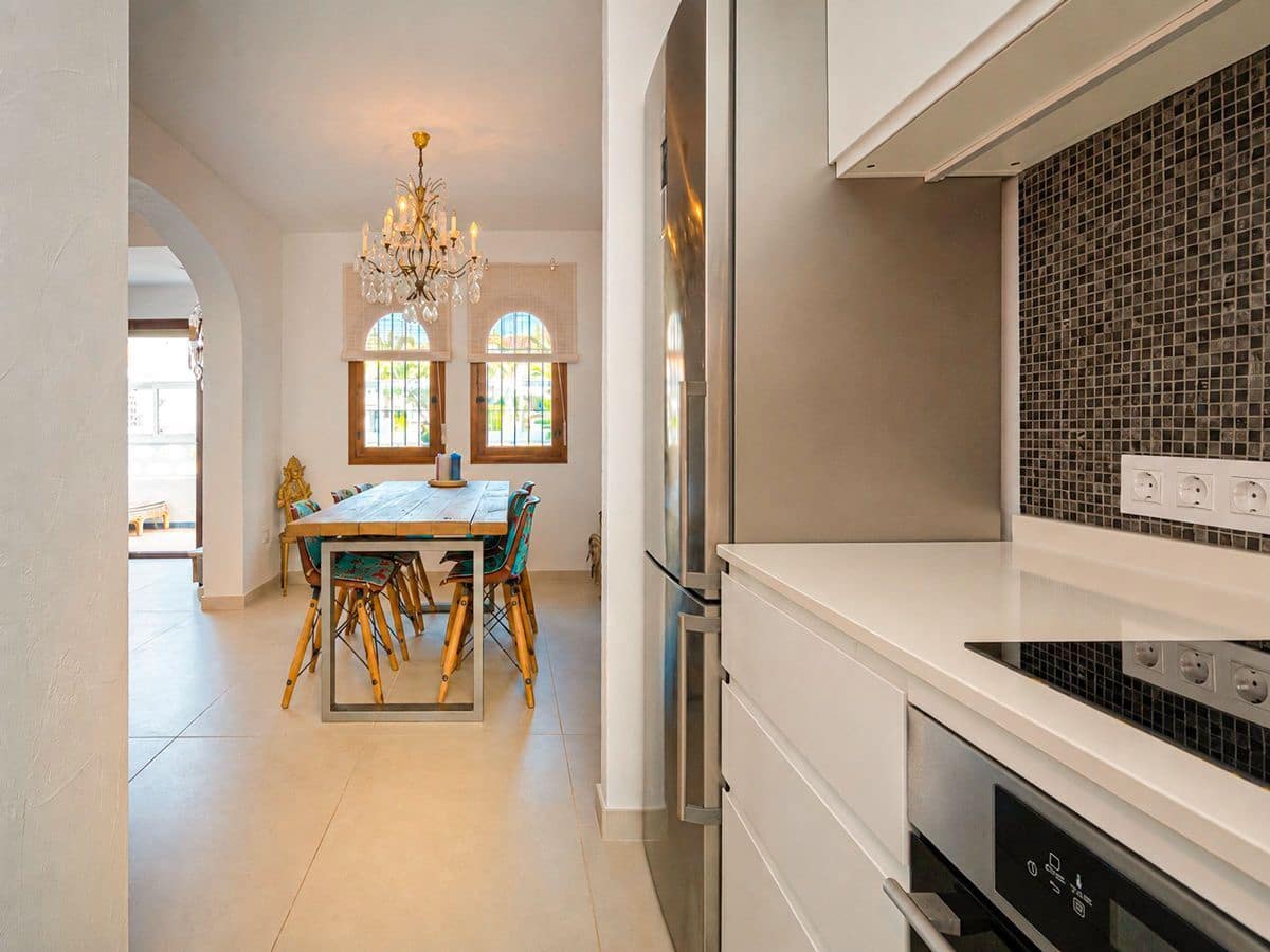 Pareado de 3 habitaciones en Alfaz del Pi / L'Alfàs del Pi en venta con piscina garaje - 425.000 € (Ref: 9959217)