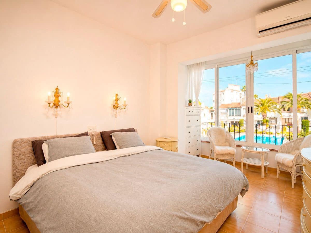 Pareado de 3 habitaciones en Alfaz del Pi / L'Alfàs del Pi en venta con piscina garaje - 425.000 € (Ref: 9959217)