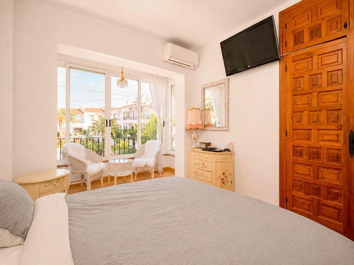 Pareado de 3 habitaciones en Alfaz del Pi / L'Alfàs del Pi en venta con piscina garaje - 425.000 € (Ref: 9959217)