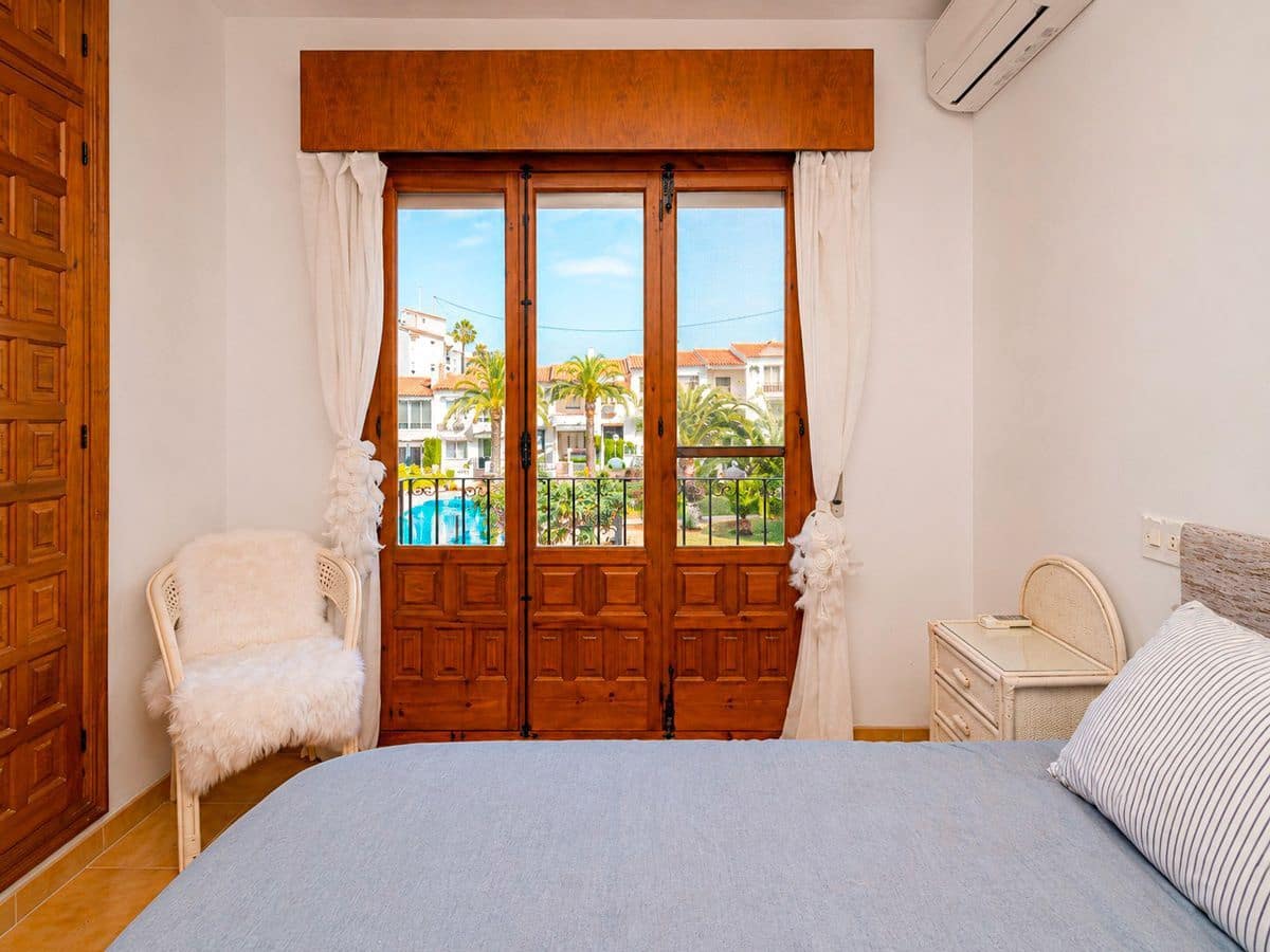 Pareado de 3 habitaciones en Alfaz del Pi / L'Alfàs del Pi en venta con piscina garaje - 425.000 € (Ref: 9959217)