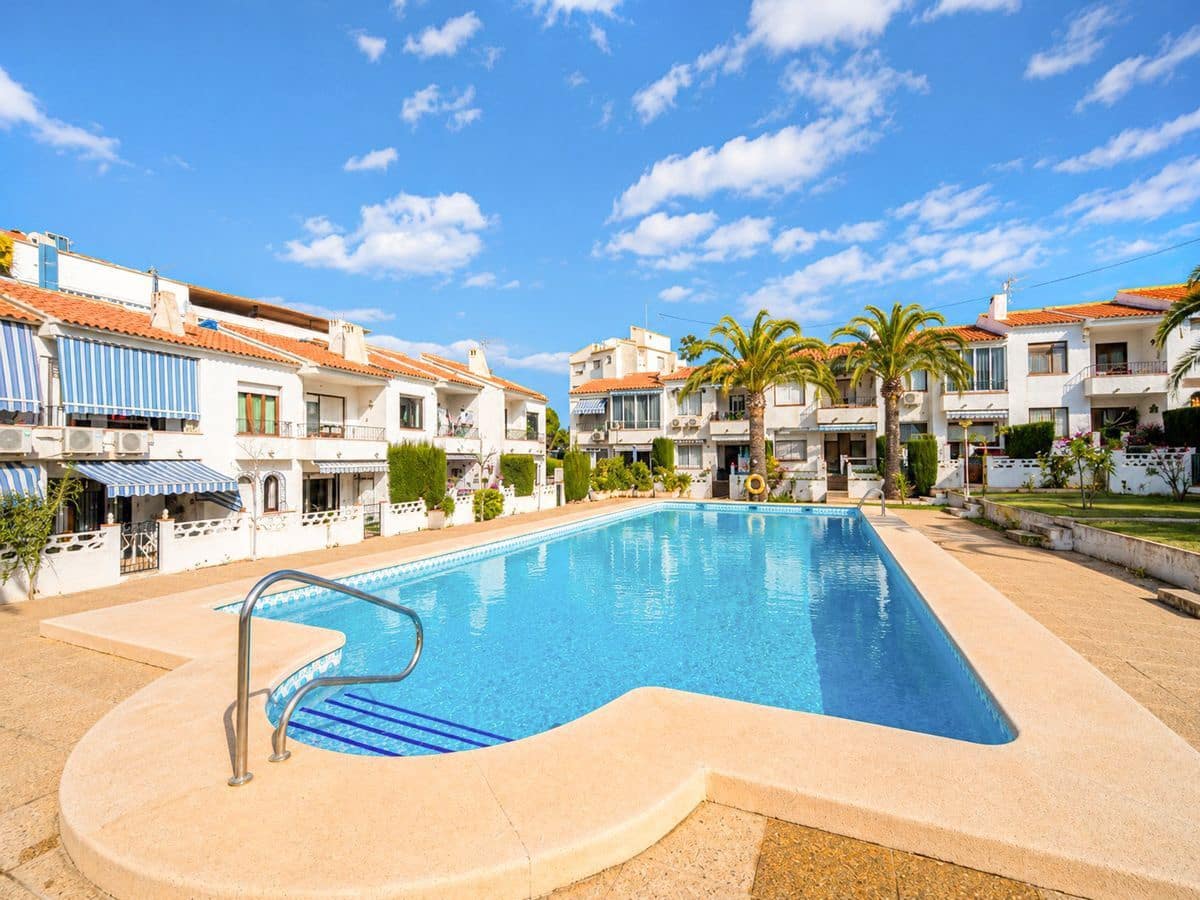 Pareado de 3 habitaciones en Alfaz del Pi / L'Alfàs del Pi en venta con piscina garaje - 425.000 € (Ref: 9959217)