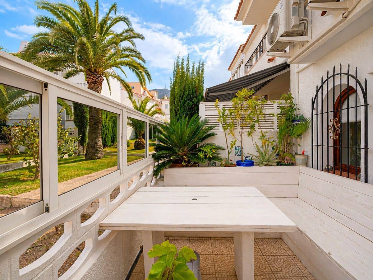 Pareado de 3 habitaciones en Alfaz del Pi / L'Alfàs del Pi en venta con piscina garaje - 425.000 € (Ref: 9959217)