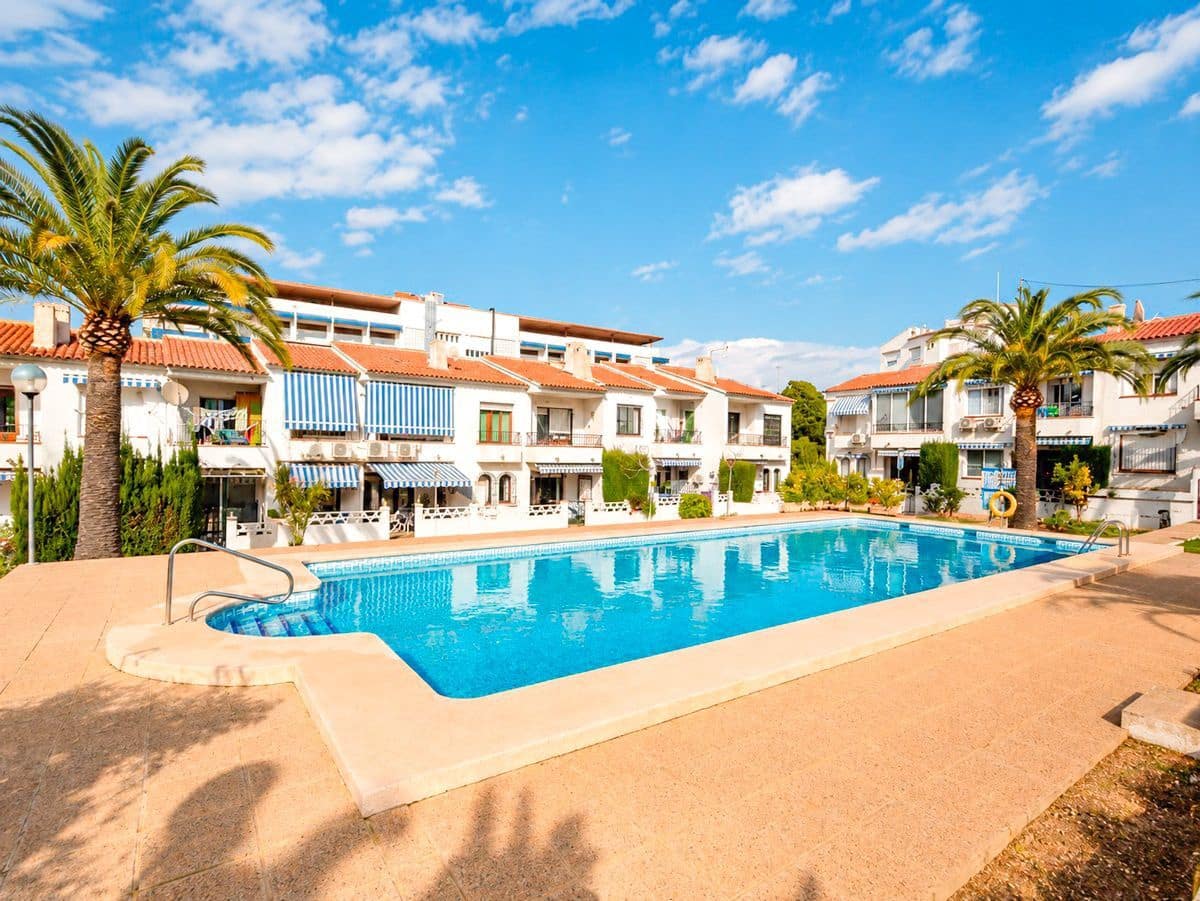 Pareado de 3 habitaciones en Alfaz del Pi / L'Alfàs del Pi en venta con piscina garaje - 425.000 € (Ref: 9959217)