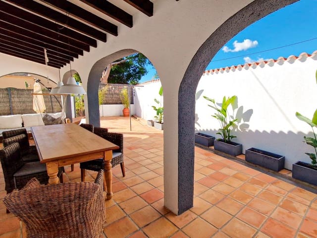5 makuuhuone Huvila myytävänä paikassa Calpe / Calp mukana uima-altaan 
autotalli - 719 000 € (Ref: 9962052)
