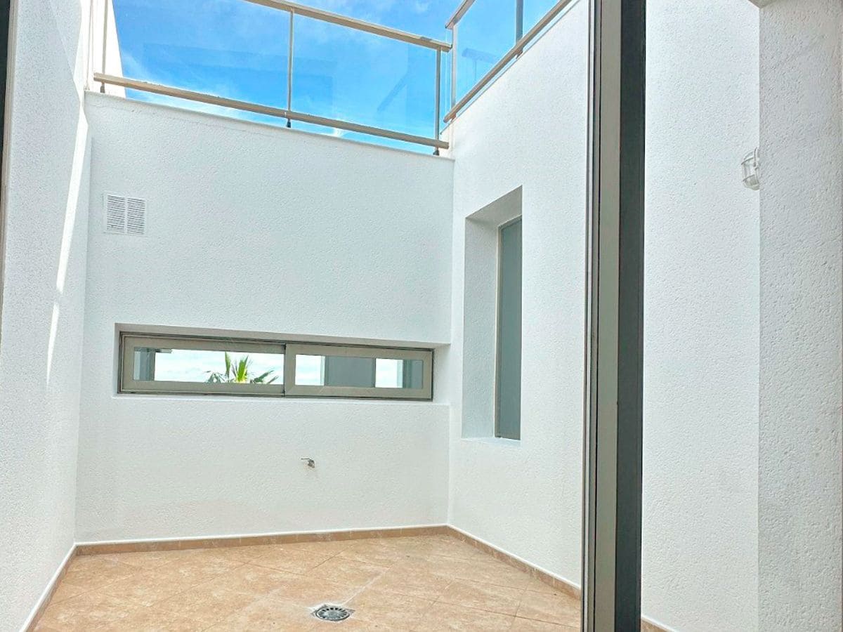 5 makuuhuone Paritalo myytävänä paikassa Calpe / Calp mukana uima-altaan 
autotalli - 498 000 € (Ref: 9993849)