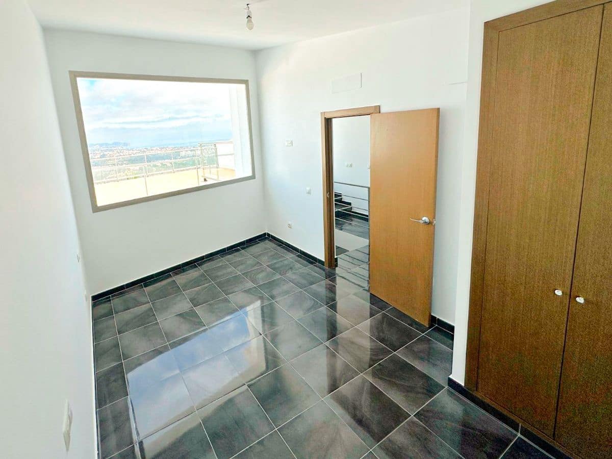 5 makuuhuone Paritalo myytävänä paikassa Calpe / Calp mukana uima-altaan 
autotalli - 498 000 € (Ref: 9993849)