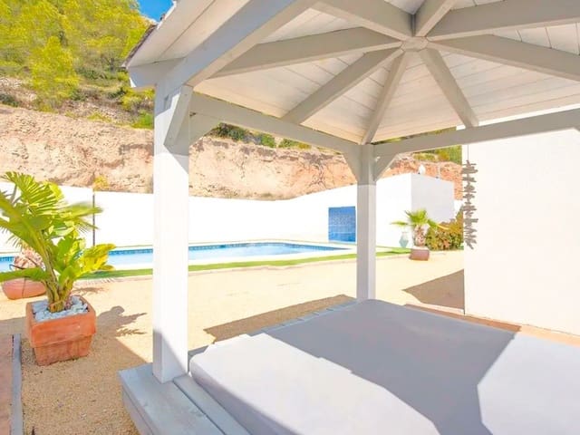 5 soveværelse Semi-Rækkehus til salg i Calpe / Calp med swimmingpool garage - € 498.000 (Ref: 9993849)