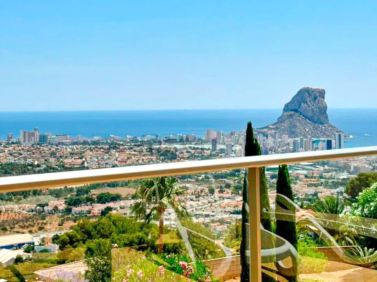 5 makuuhuone Paritalo myytävänä paikassa Calpe / Calp mukana uima-altaan 
autotalli - 498 000 € (Ref: 9993849)