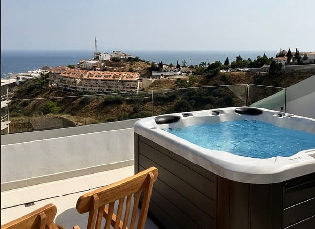 Piso de 2 habitaciones en Las Gaviotas  - Carvajal, Fuengirola en venta con piscina garaje - 475.000 € (Ref: 9611835)