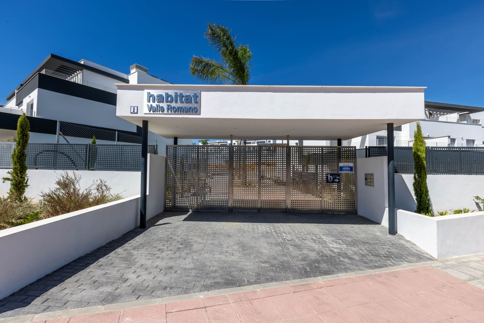 2 Zimmer Penthouse zu verkaufen in Estepona mit Pool - 438.000 € (Ref: 9677689)