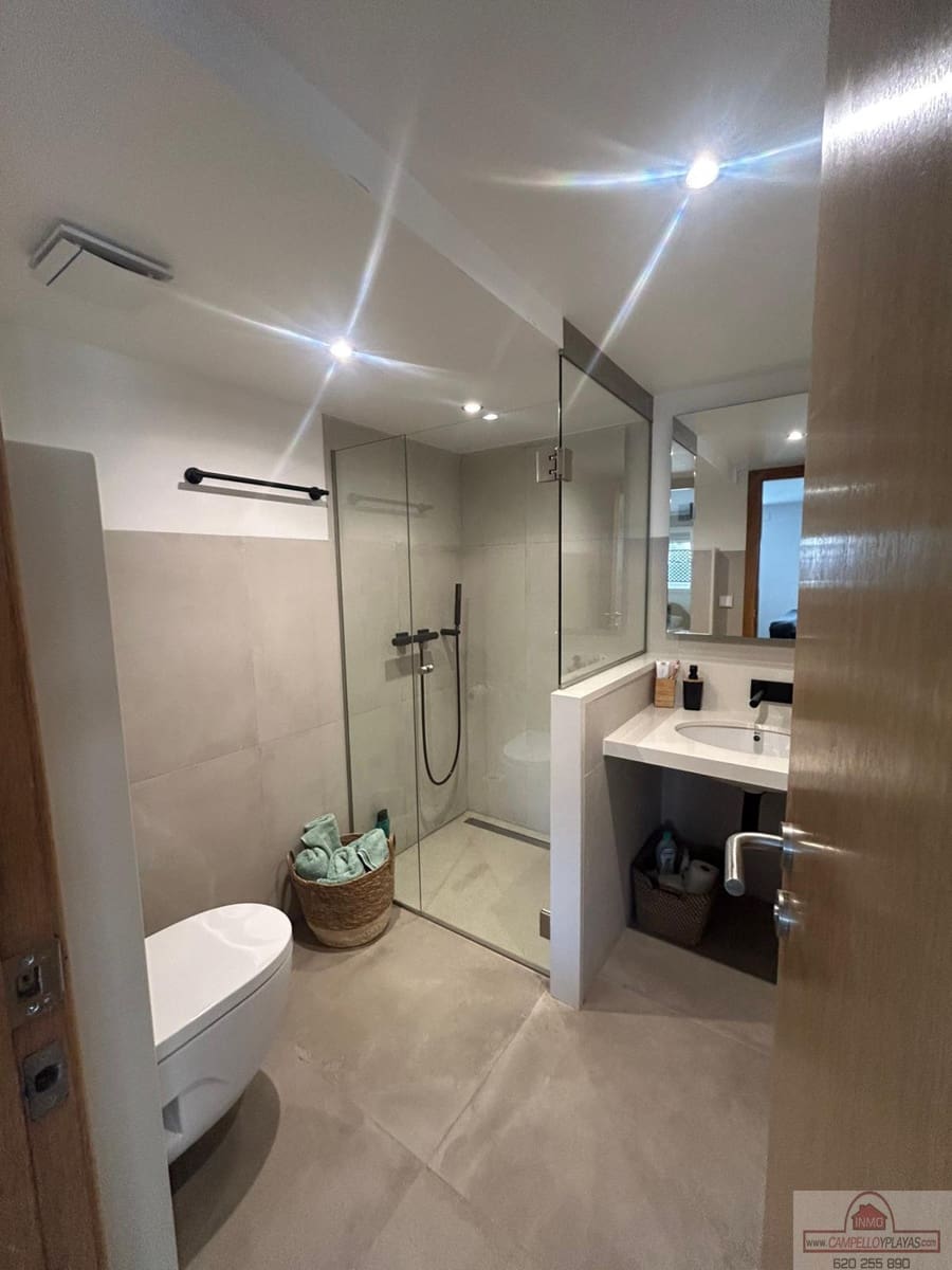 Chalet de 4 habitaciones en Oliva Nova en venta con piscina - 575.000 € (Ref: 9803730)