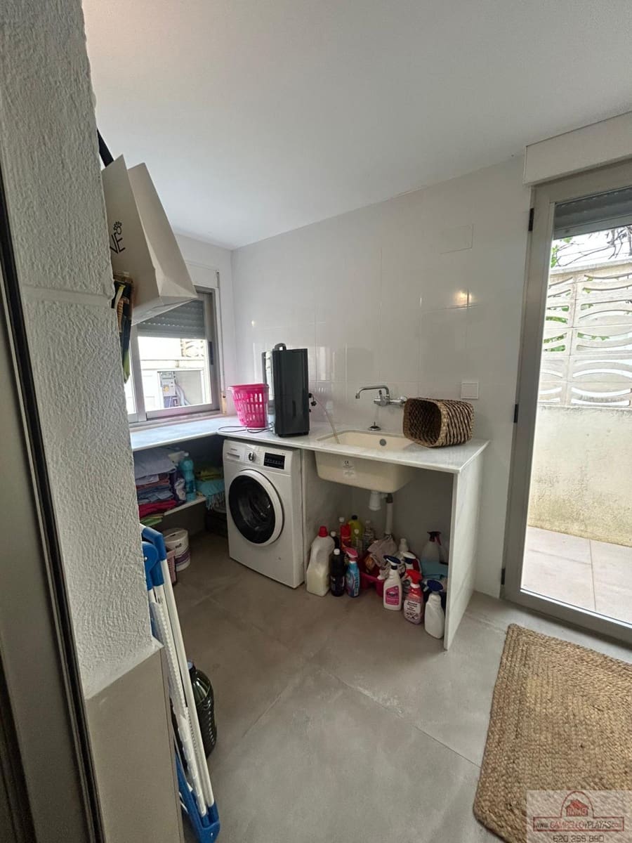 Chalet de 4 habitaciones en Oliva Nova en venta con piscina - 575.000 € (Ref: 9803730)