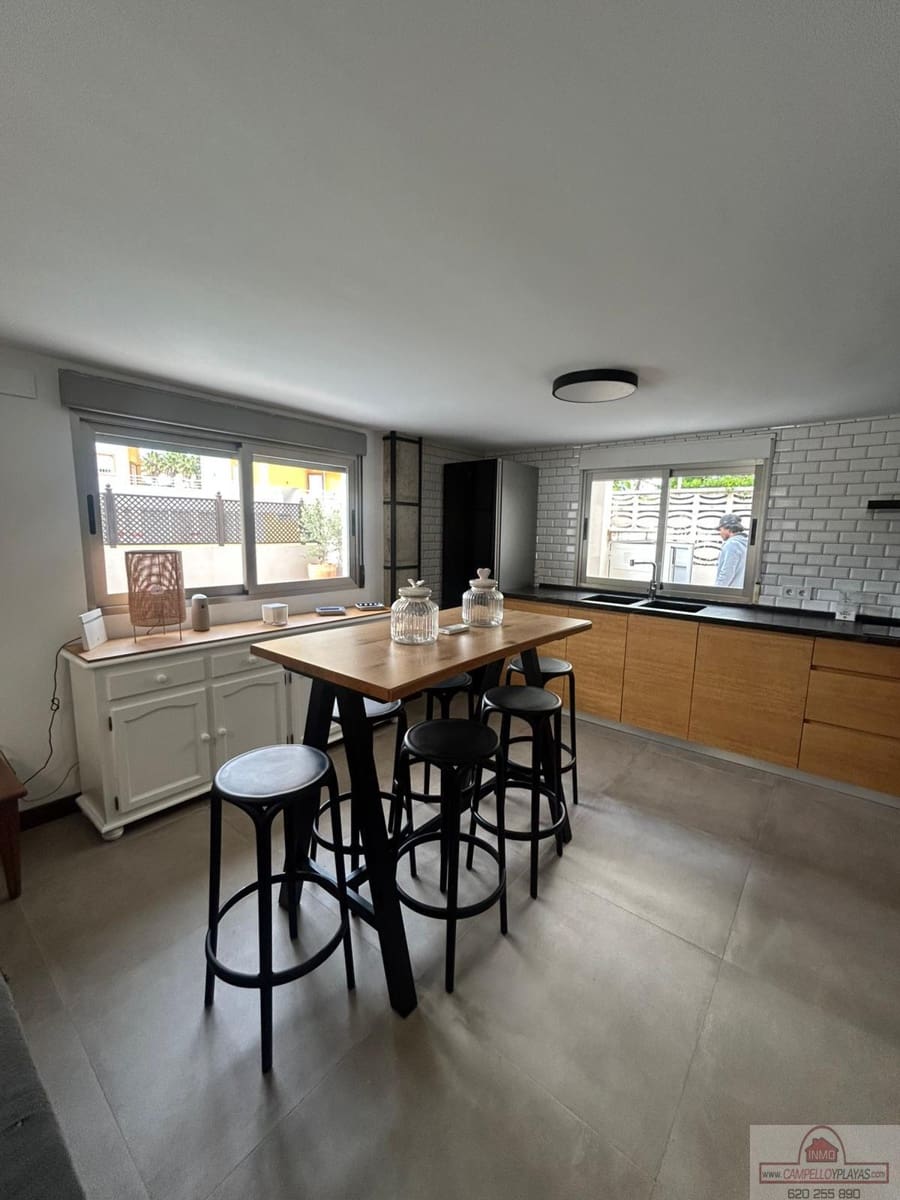 Chalet de 4 habitaciones en Oliva Nova en venta con piscina - 575.000 € (Ref: 9803730)