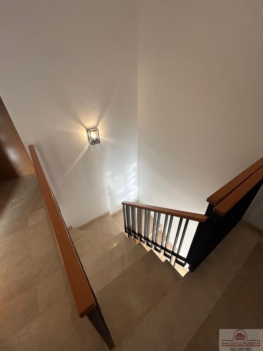 Chalet de 4 habitaciones en Oliva Nova en venta con piscina - 575.000 € (Ref: 9803730)