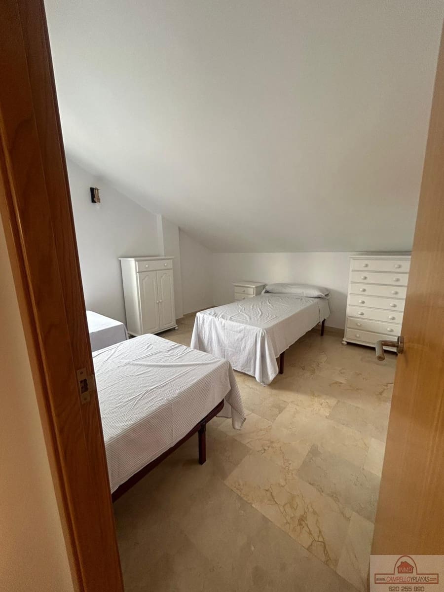 Chalet de 4 habitaciones en Oliva Nova en venta con piscina - 575.000 € (Ref: 9803730)