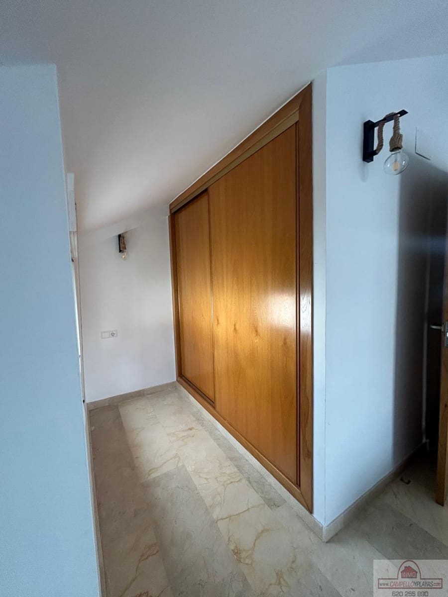 Chalet de 4 habitaciones en Oliva Nova en venta con piscina - 575.000 € (Ref: 9803730)