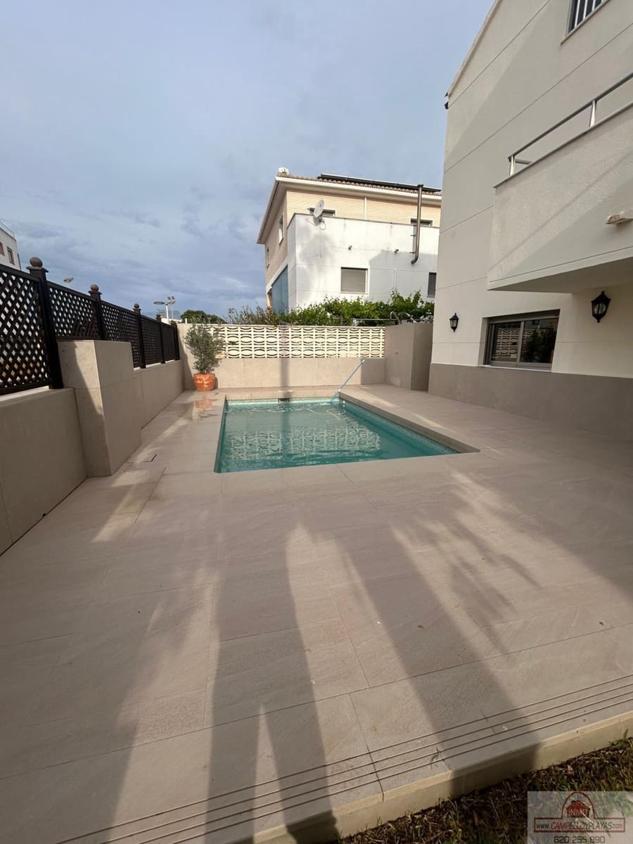 Chalet de 4 habitaciones en Oliva Nova en venta con piscina - 575.000 € (Ref: 9803730)