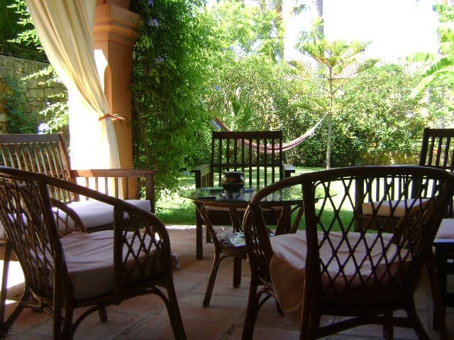 5 soveværelse Semi-Rækkehus til salg i Sotogrande med swimmingpool - € 775.000 (Ref: 9559799)