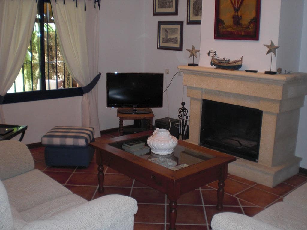 5 soveværelse Semi-Rækkehus til salg i Sotogrande med swimmingpool - € 775.000 (Ref: 9559799)